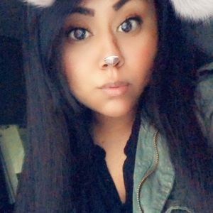 Meet your Posher, Elizabeth